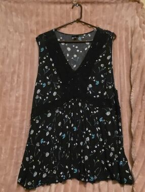 torrid Black Floral V-Neck Tunic with Blue and White Accents